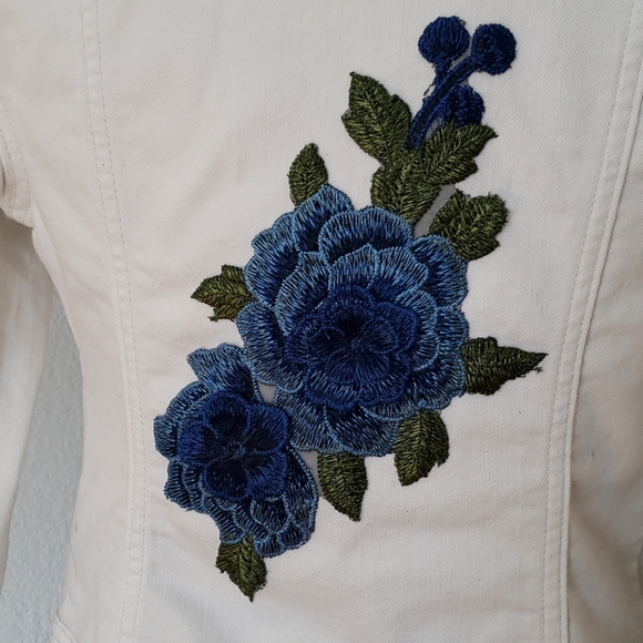 Old Navy White Denim Trucker Jacket w/ Blue Roses - Picture 5 of 11